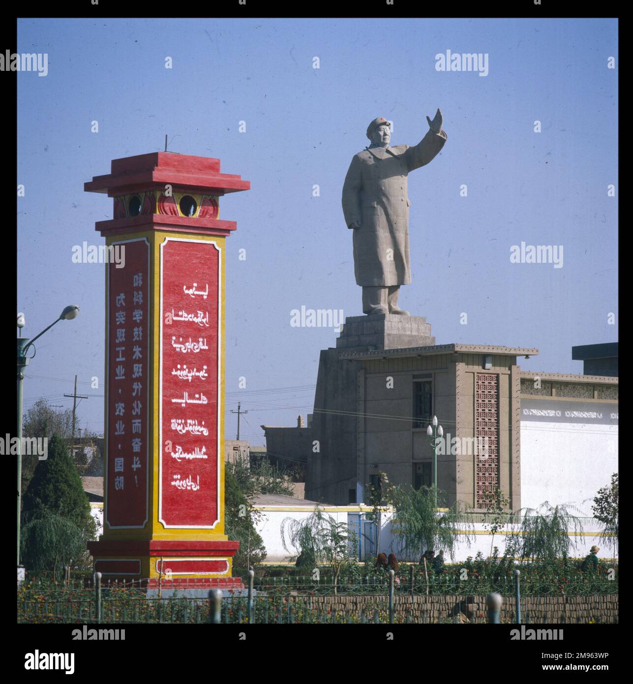 Statue des Anführers der Kommunistischen Partei Chinas, Mao Zedong (1893-1976) in Kashgar, Volksrepublik China. Stockfoto