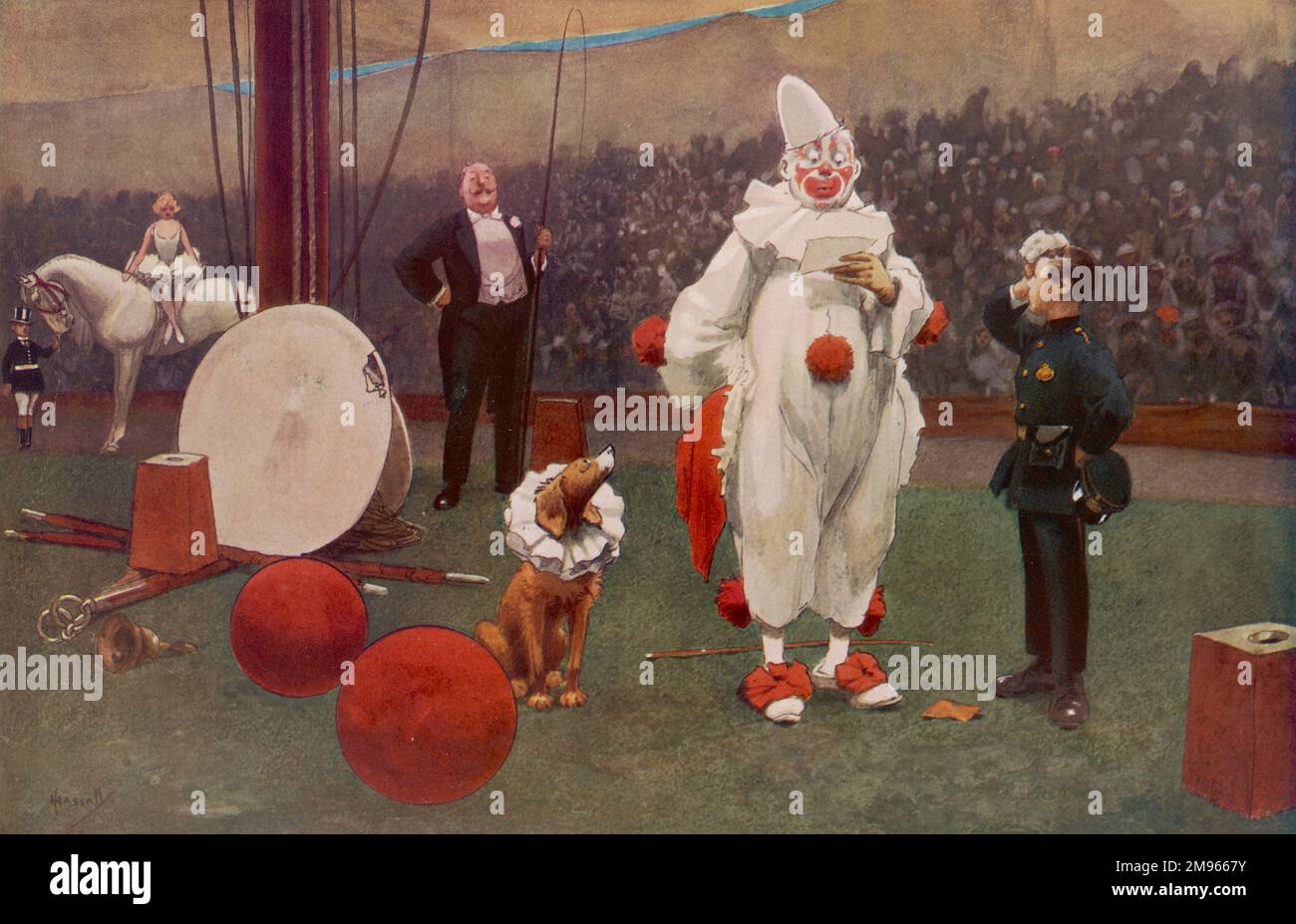 Ein Clown wird vorübergehend von seinem Auftritt abgelenkt durch die unbequeme Ankunft eines Telegrammjungen im großen Zelt. Stockfoto