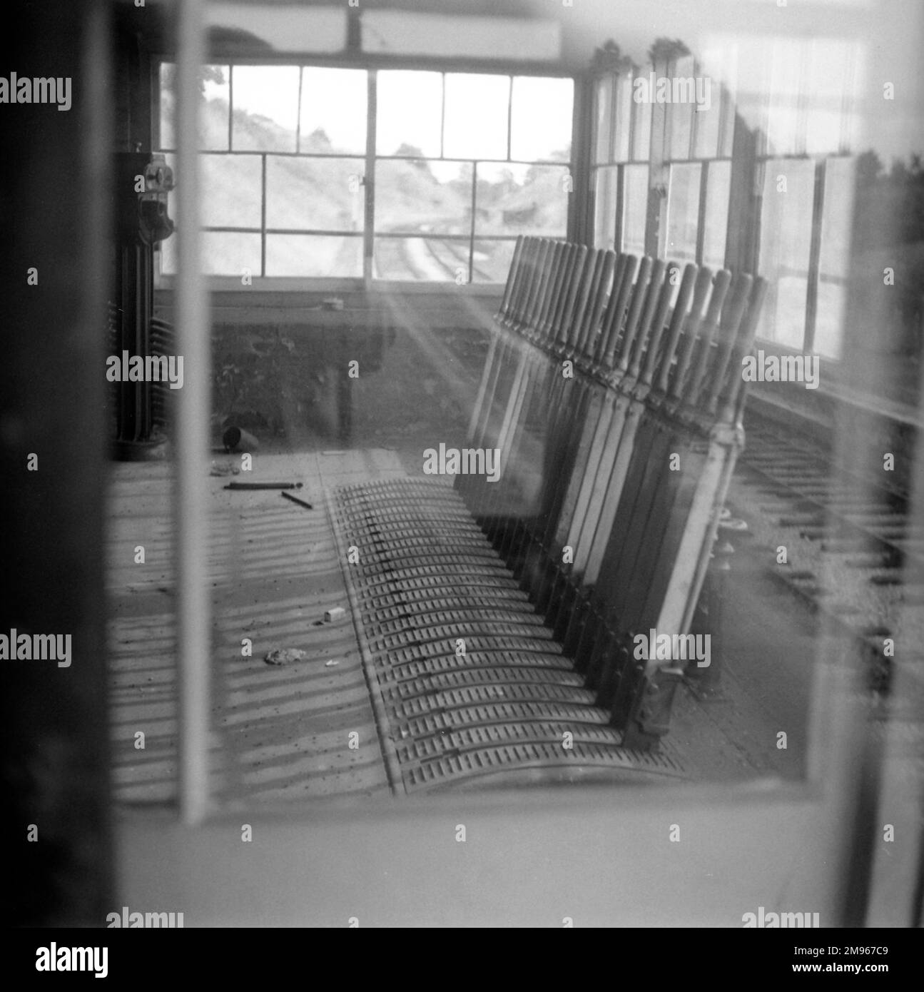 Verlassene Landabzweigleitung, Signalbox, Worcestershire, England. Foto von Norman Synge Waller Budd Stockfoto