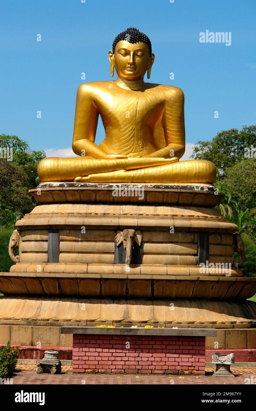 Ein sitzender Buddha im Vihara Maha Devi Park, Colombo, Sri Lanka. Stockfoto