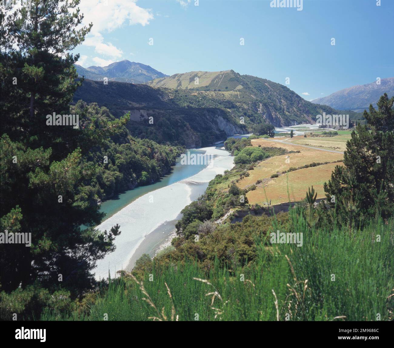 Landschaft mit dem Lewis Pass und dem Maruia River, in der Nähe von Maruia Springs, South Island, Neuseeland. Stockfoto