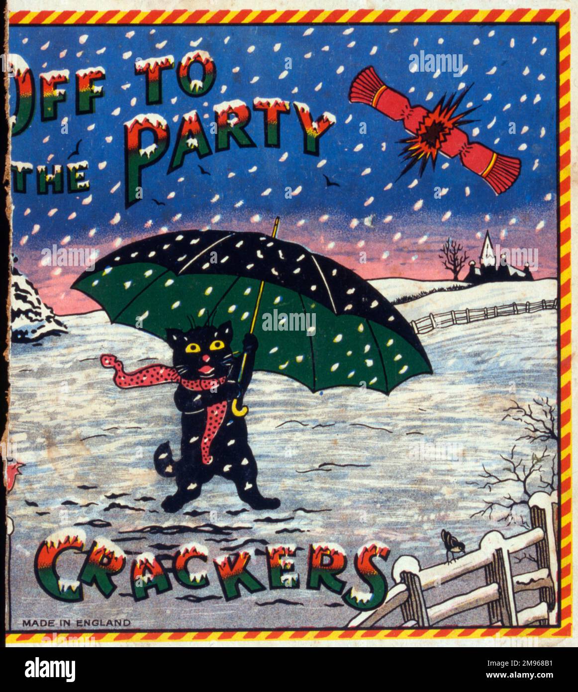 Ein süßes Design für ein Label auf einer Schachtel mit Weihnachtsknackern – oder „Off to a Party“-Crackern mit einer kleinen schwarzen Katze, die unter einem Schirm aufregend durch den Schnee rast. Stockfoto