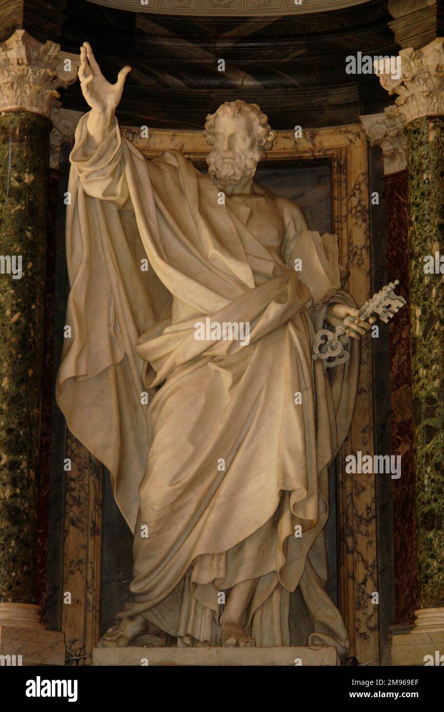 Statue des Petersdoms in der Basilika di San Giovanni in Laterano (Basilika St. John Lateran) in Rom, Italien. Diese Kathedrale ist der offizielle kirchliche Sitz des Bischofs von Rom, d. h. des Papstes. Stockfoto