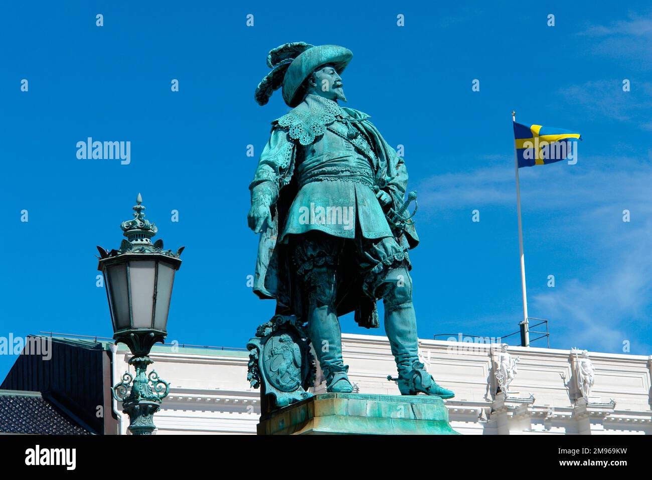 Die Statue von König Gustav Adolf II. (1594-1632), Gründer des schwedischen Reiches, auf dem Gustav-Adolf-Platz, Göteborg (Göteborg), Vastergotland, Schweden. Stockfoto