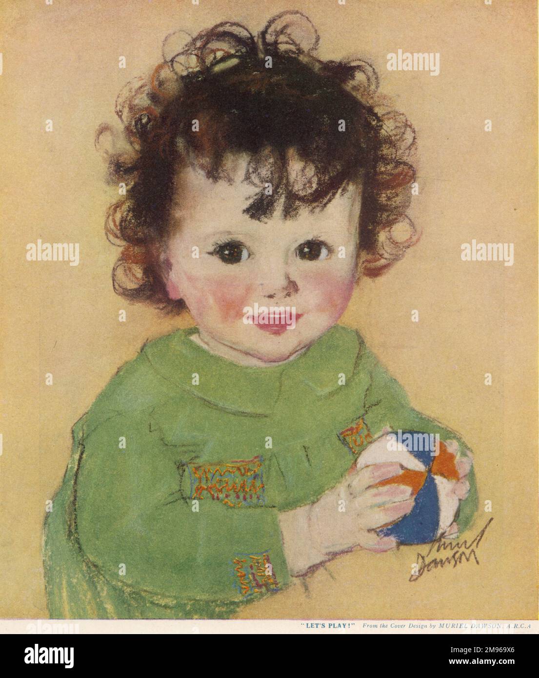 Ein fröhlich aussehendes Kind mit braunen Locken und glänzenden braunen Augen mit einem bunten Ball. Stockfoto