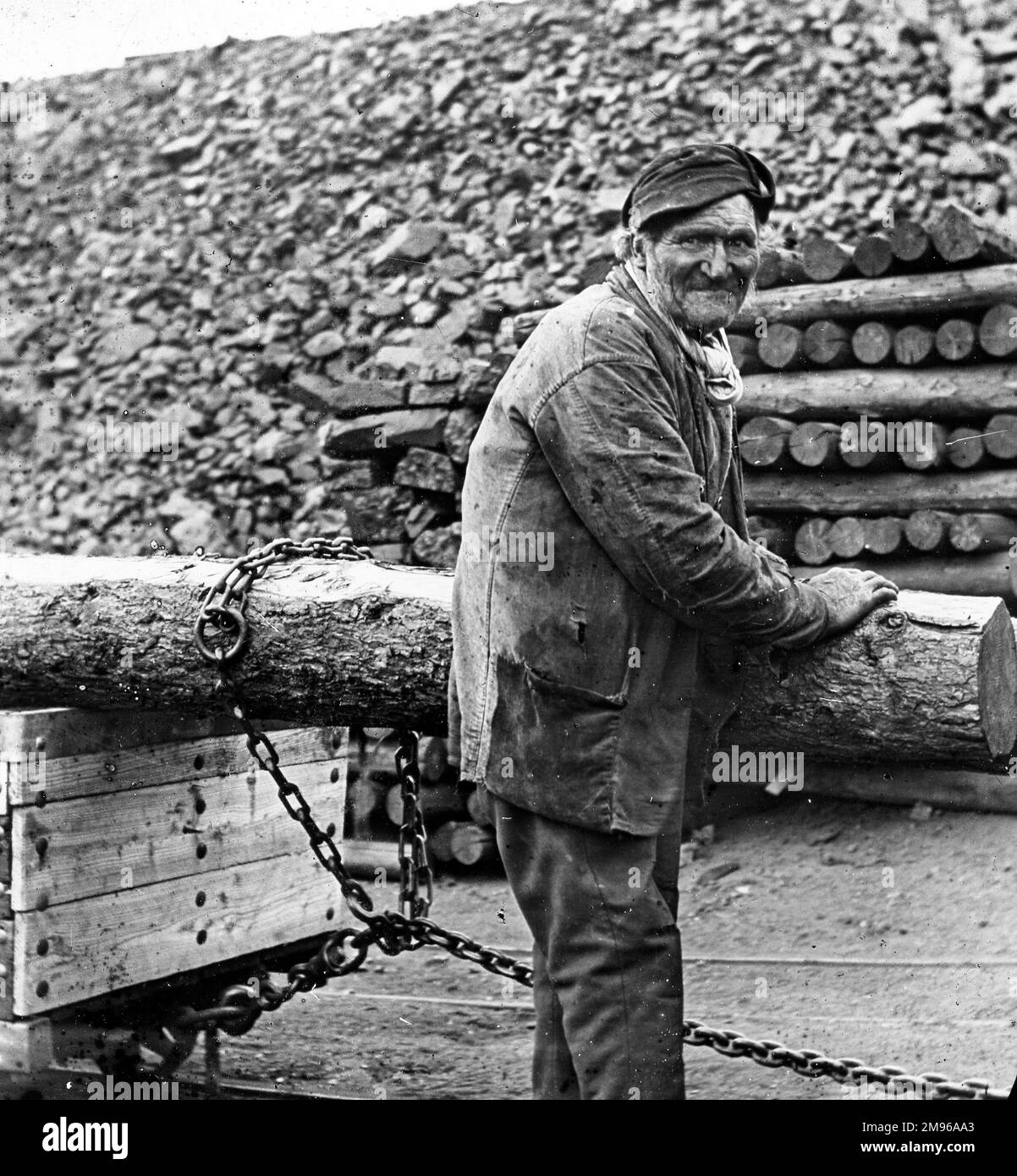 Ein Oberflächenarbeiter mittleren Alters in einer Grube in Südwales. Stockfoto