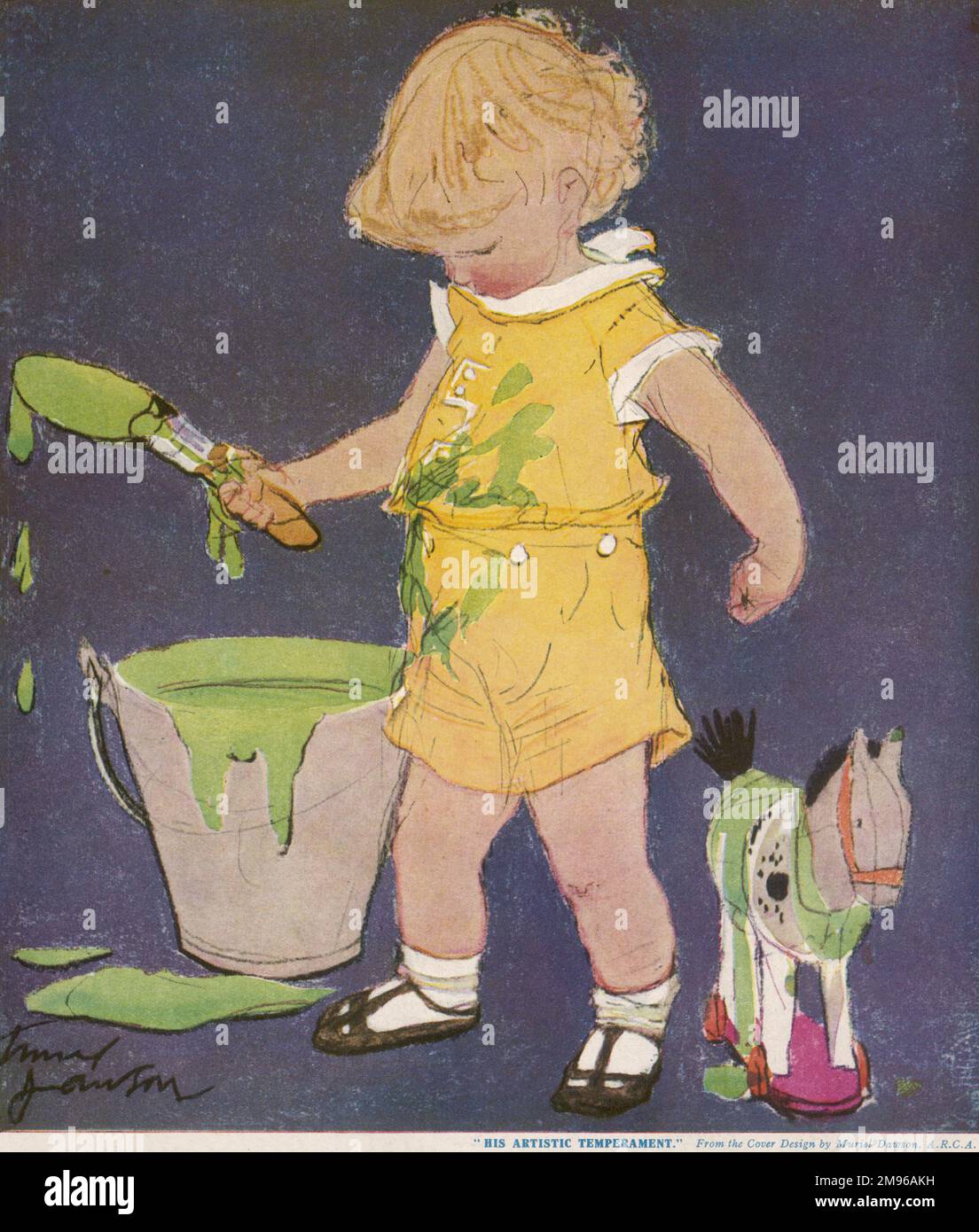 Ein kleiner Junge in gelben Shorts testet seine Kreativität auf einem Farbeimer, der ziemlich nachlässig auf dem Boden zurückgelassen wurde. Stockfoto