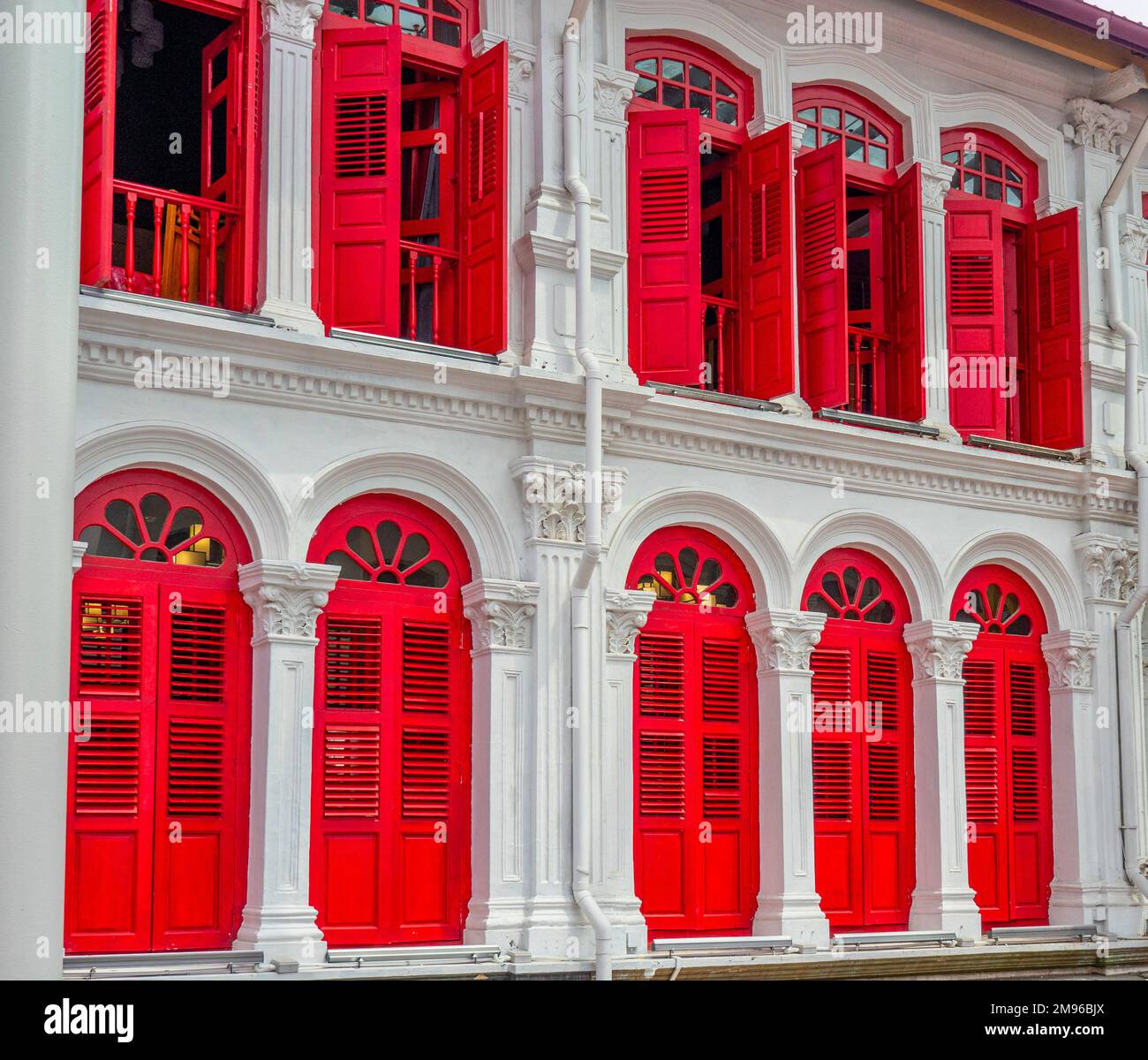 Rot-weiße Shophouses an der New Bridge Road Chinatown Singapur Stockfoto