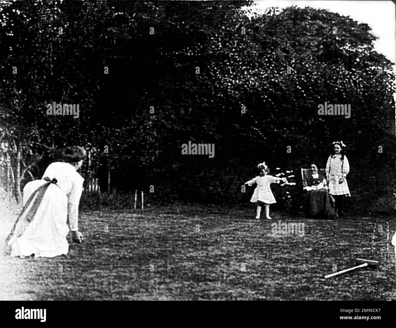 Die Familie Malby (Frauen und Kinder) in ihrem Garten in Woodford, Essex. Stockfoto