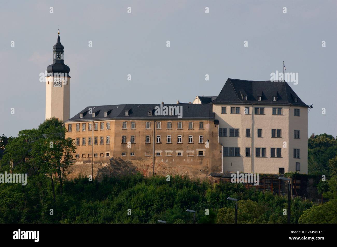 Blick auf die alten und neueren Schlösser in der Stadt Greiz im Bundesstaat Thüringen. Stockfoto