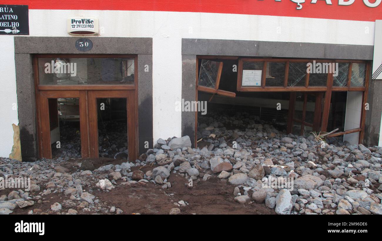 Die Schäden durch schwere Überschwemmungen in Funchal, Madeira im Februar 2010. Stockfoto