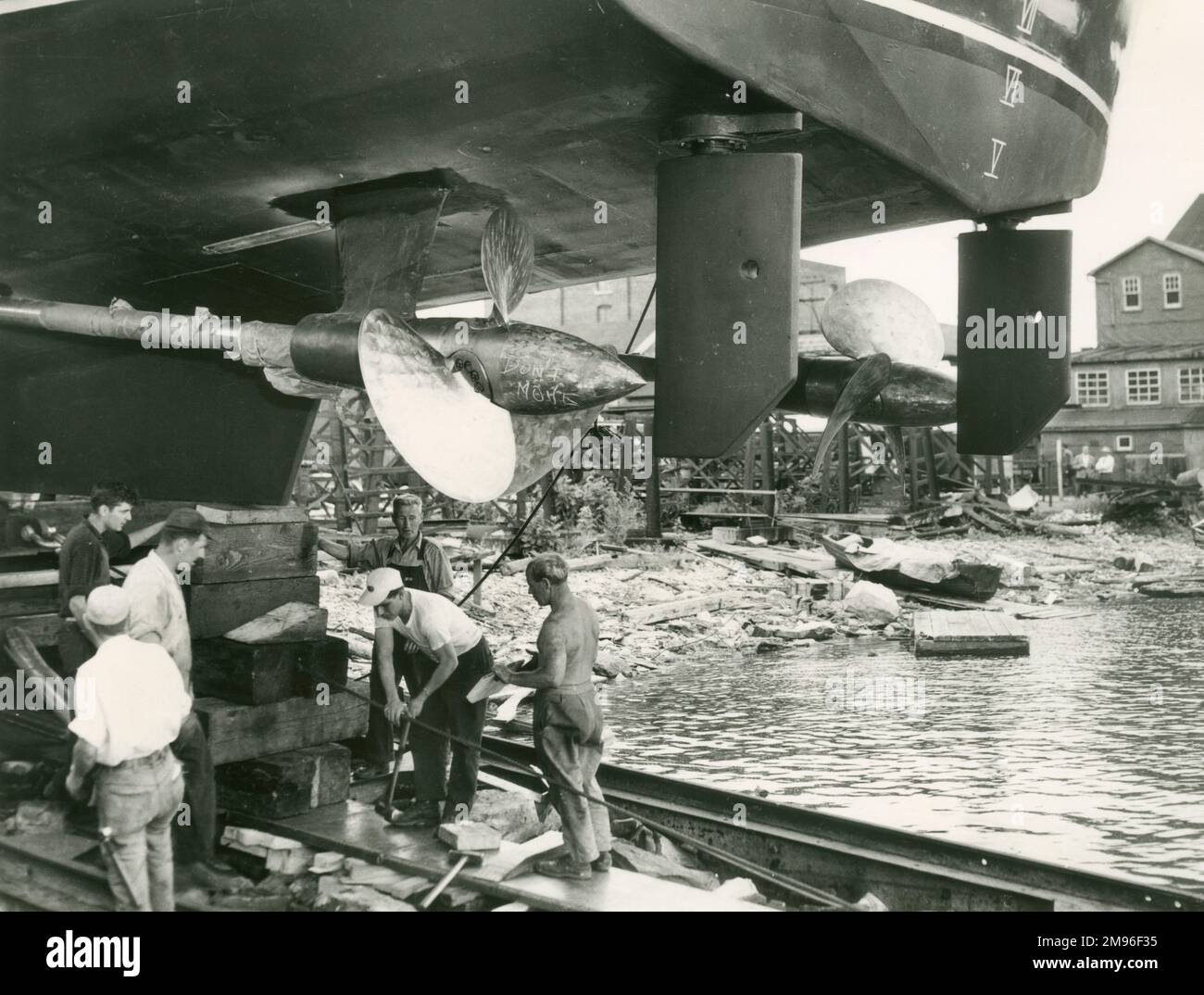 Fort Steele Schnellkreuzer MP34 im Trockendock Stockfoto