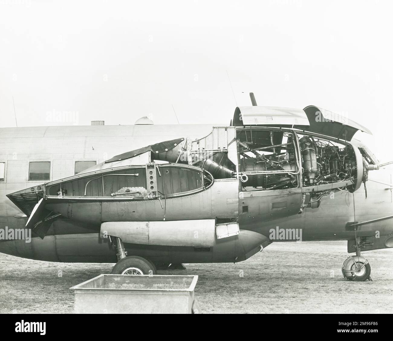 Varsity, ein Flugtestplatz mit asymmetrischem Triebwerk, auf dem das Turboprop-Kraftwerk von Eland gezeigt wird. Stockfoto