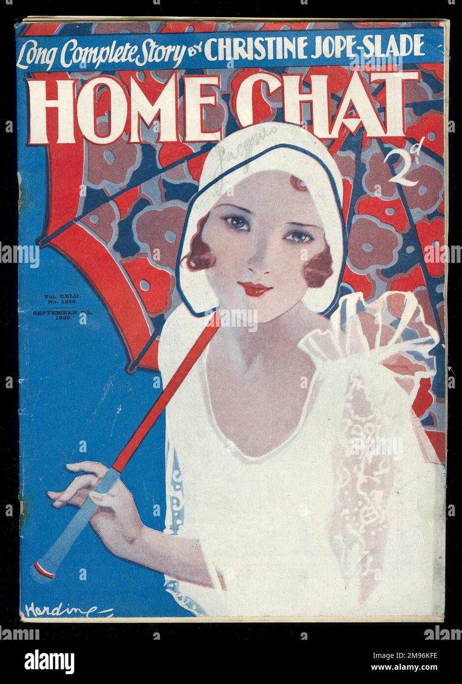 Titelseite des Magazins „Home Chat“, das eine junge Frau in einem weißen Kleid und Hut mit einem bunt gemusterten Regenschirm zeigt. Das Magazin enthält eine komplette Geschichte von Christine Jope-Slade. Stockfoto