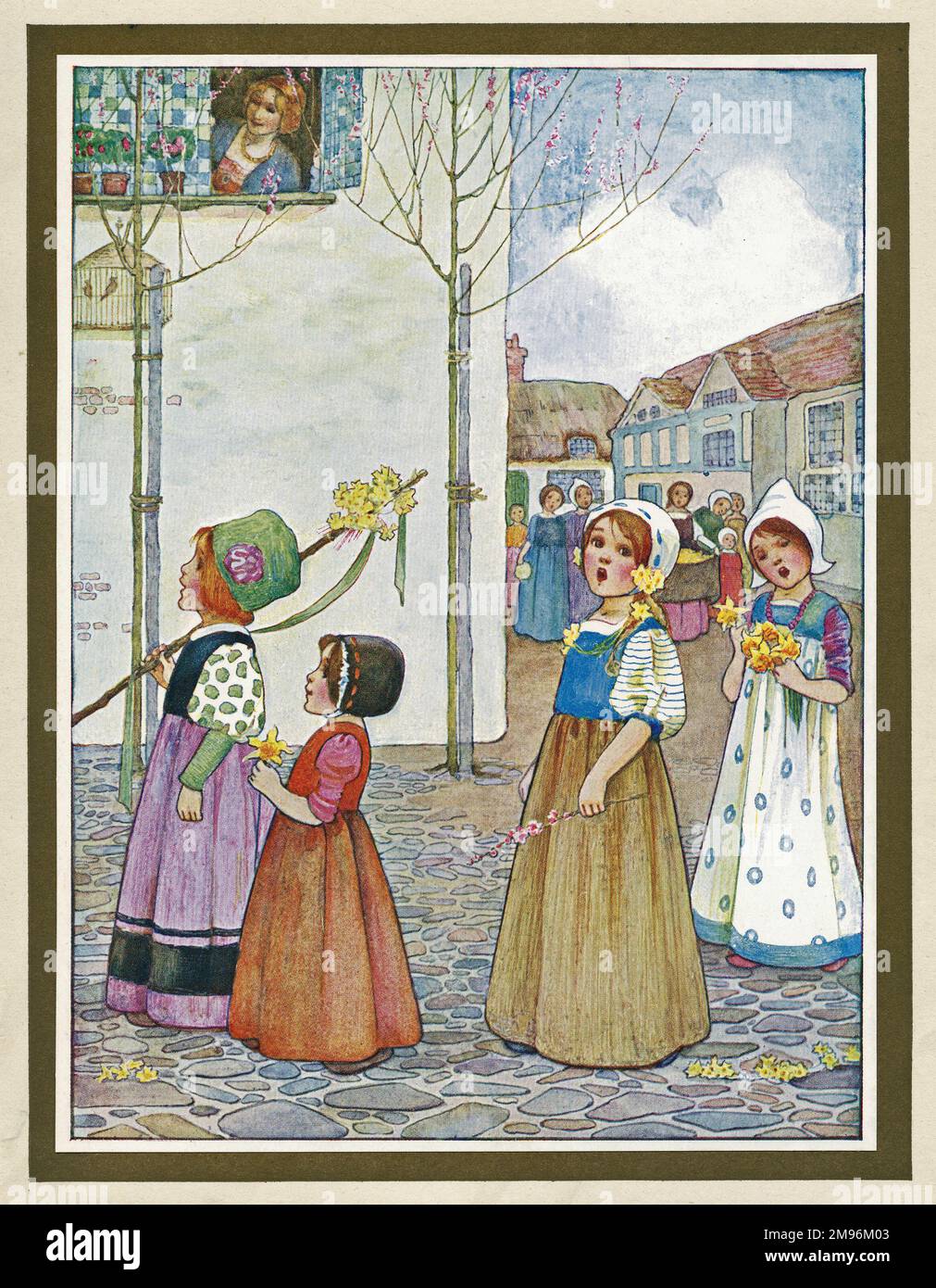 Vier Mädchen in einer Prozession, die Frühlingsblumen tragen. Eine Frau schaut von einem Fenster auf sie herab. Stockfoto