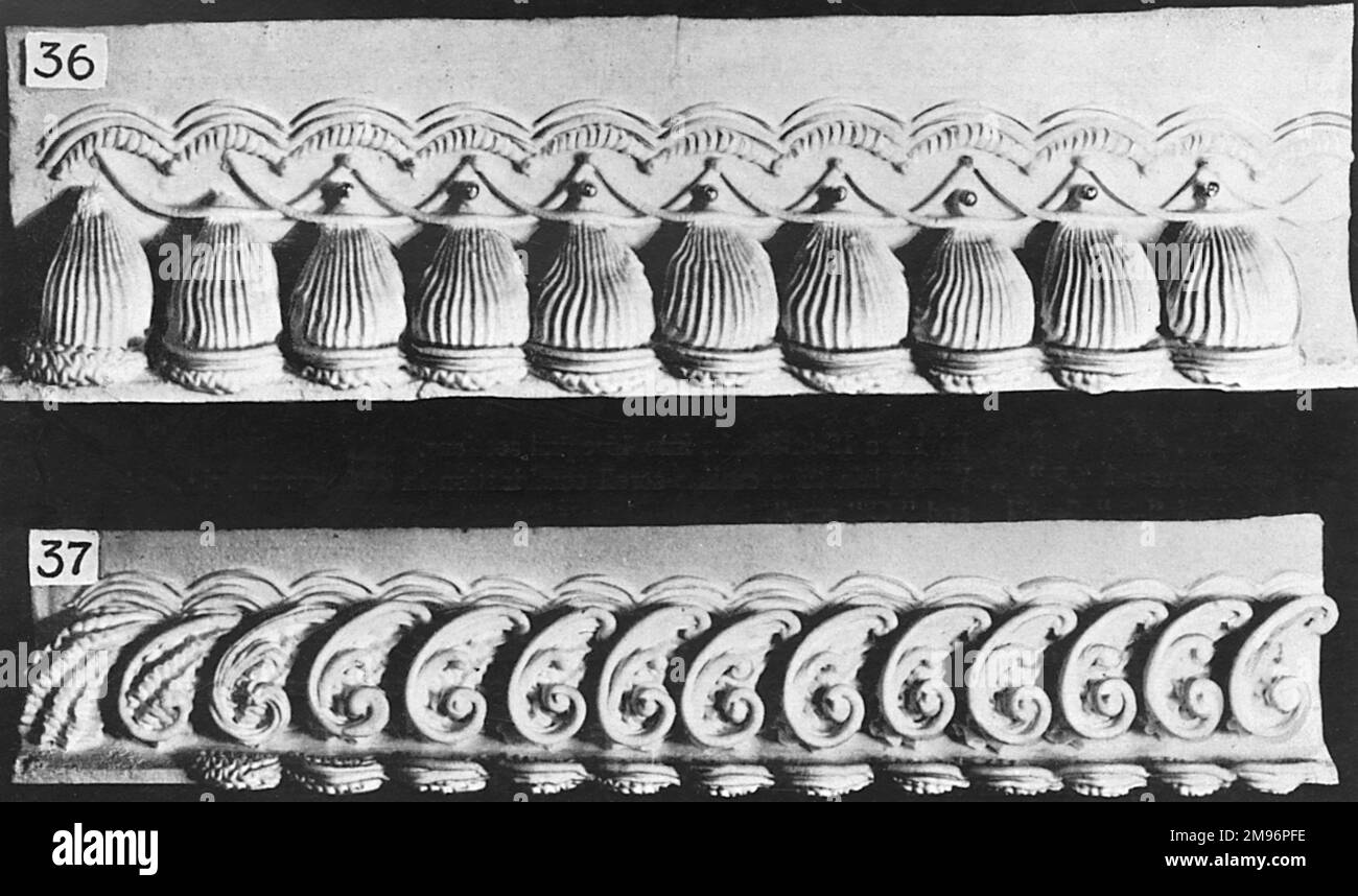 Kuchenrand- und Scrolldesign, (36) Rand an der Muschelbasis, (37) Rand an der Basis mit „C“-Scroll. Stockfoto