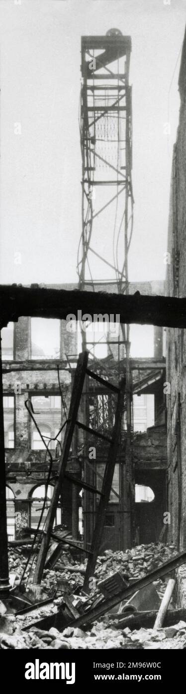 Aufzugstruktur nach dem Zusammenbruch der „Minories“, London aufgrund der Bombenexplosion im Jahr WW2 Stockfoto