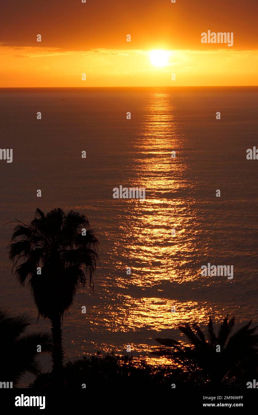 Portugal, Madeira, Funchal, Ajuda: Sonnenuntergang über dem Atlantischen Ozean. Stockfoto