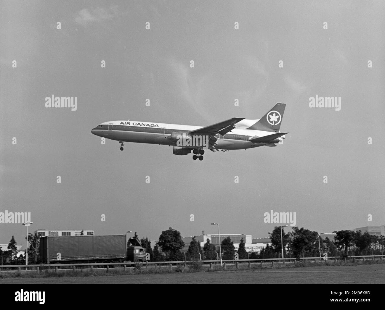 Lockheed Tristar C-FTNK von Air Canada zeigte das Jahr nach seiner Herstellung am Flughafen Toronto-Pearson. Dieses Flugzeug flog mit Air Canada, bevor es an Royal Airlines verkauft und 2000 verschrottet wurde Stockfoto