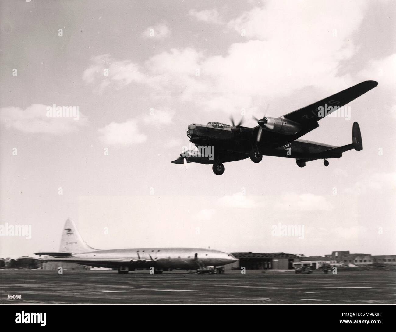 Avro Lincoln, SX972, getestet für die Bristol Proteus Turboprop, überflog die Bristol Brabazon bei der Farnborough Air Show 1951. Stockfoto