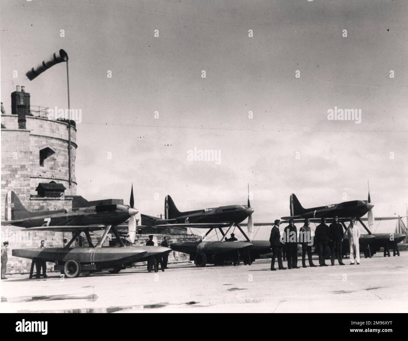 Schlange zwischen zwei Supermarine S6Bs und einem S6A (Zentrum) in Calshot im Jahr 1931. Stockfoto