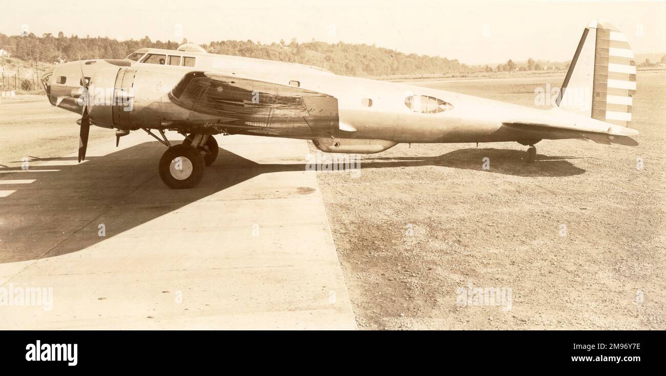 Bei der Boeing B-17C Flying Fortress wurden die Blasen für die Seitenpistole aus dem Rumpf entfernt, die untere Blisterpackung wurde durch ein größeres „Badewanne“-Gehäuse ersetzt und die Halterung für die Nasenpistole wurde vergrößert. Stockfoto