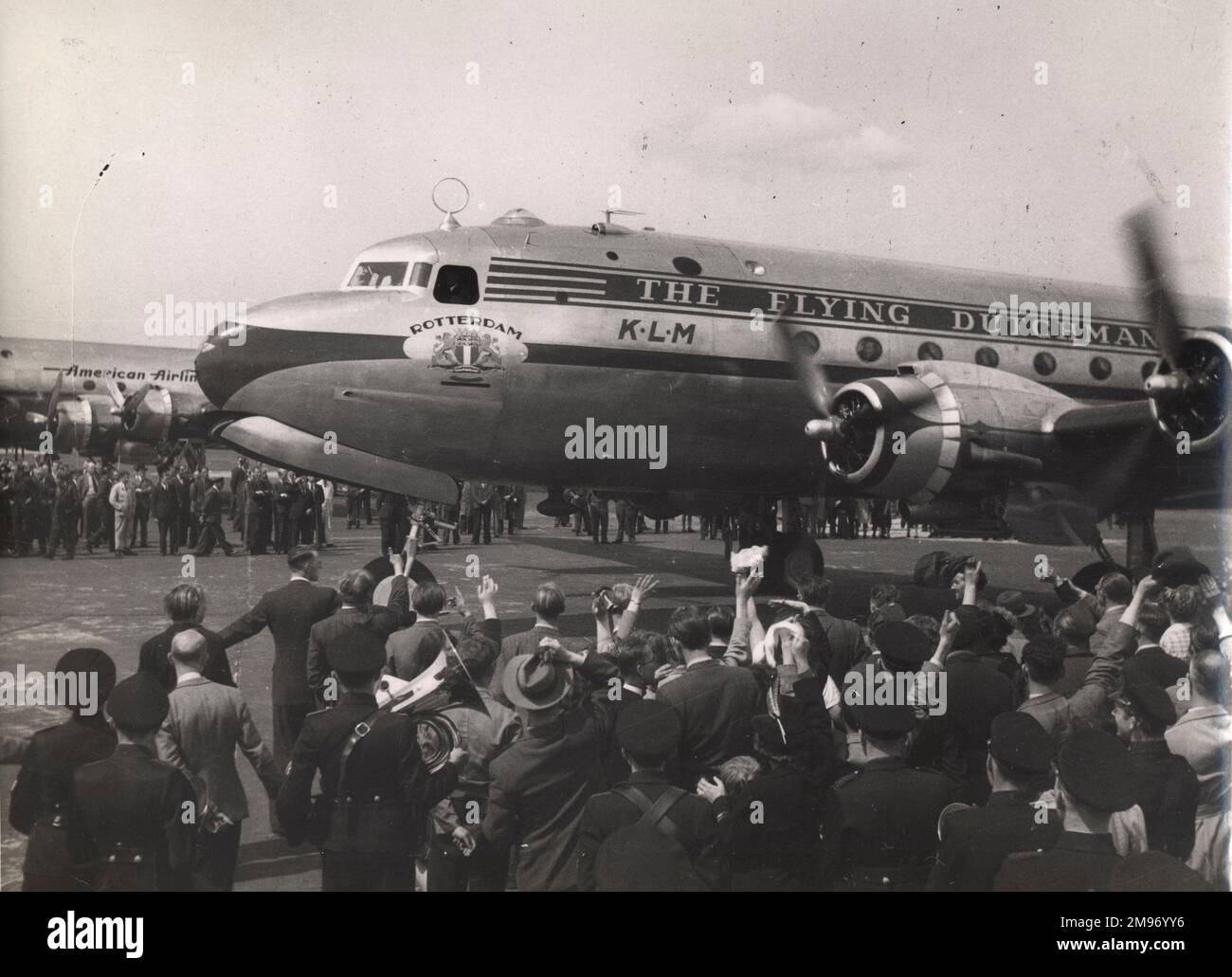 Ein Douglas DC-4 von KLM, der am 21. Mai 1946 den ersten transatlantischen Abflug von Schipol unternahm. Stockfoto