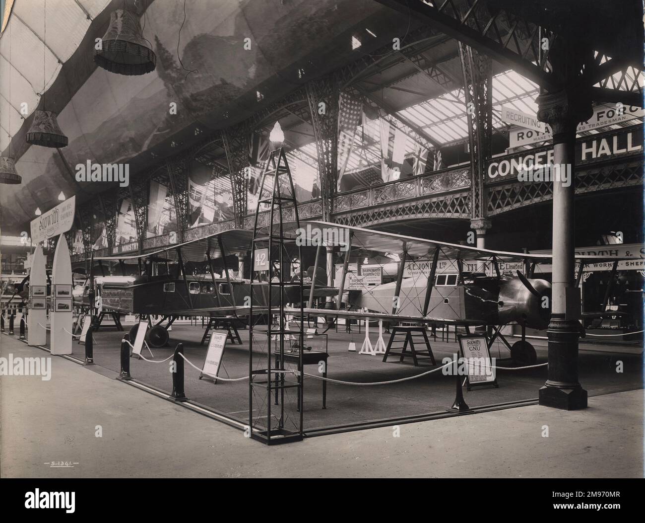 Sopwith Antelope (links) und Sopwith GNU auf der Olympia Aero Show, 9-20. Juli 1920. Stockfoto