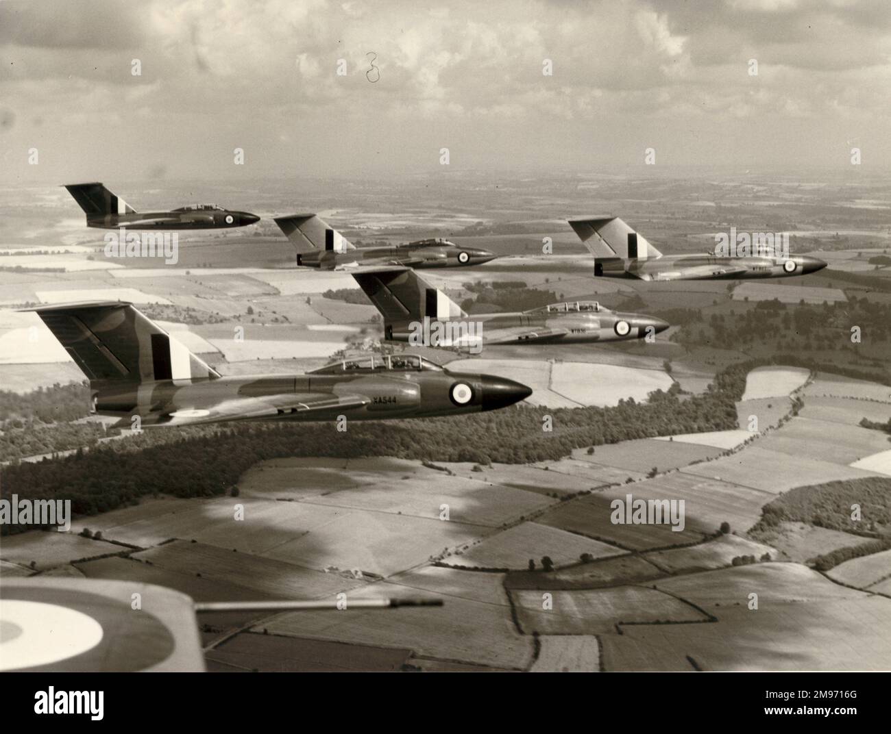 Fünf Gloster Javelins in der Luft auf dem Weg zur Farnborough Air Show 1954. Stockfoto