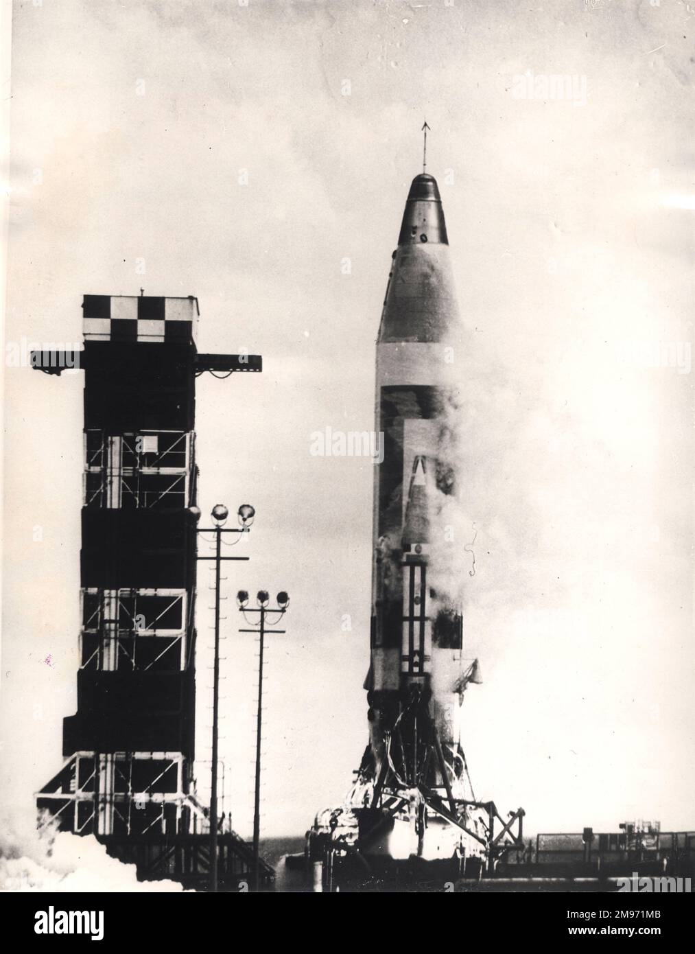 Der Beginn eines erfolgreichen Teststarts vom Raketentestzentrum der Luftwaffe in Cape Canaveral eines Convair SM-65 Atlas A ICBM. 10. Februar 1958 Stockfoto