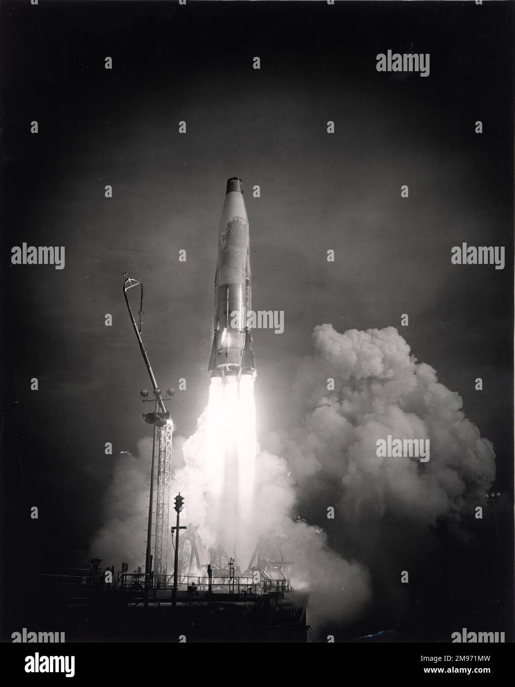 Ein Teststart vom Raketentestzentrum der Luftwaffe in Cape Canaveral eines Convair Atlas ICBM. Stockfoto