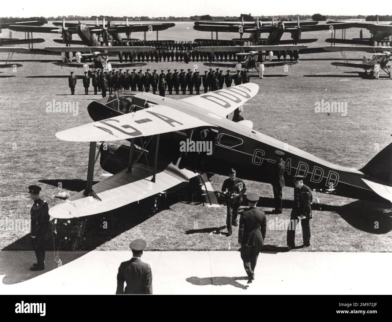 De Havilland DH89 Dragon Rapide, G-ADDD, war das erste Flugzeug, das einen regierenden britischen Monarchen trug, als König Edward VIII am 21. Januar 1936, dem Tag nach König George V. Tod, von Bircham Newton nach Hendon flog. Später wurde es Teil des Königsflugs. Stockfoto
