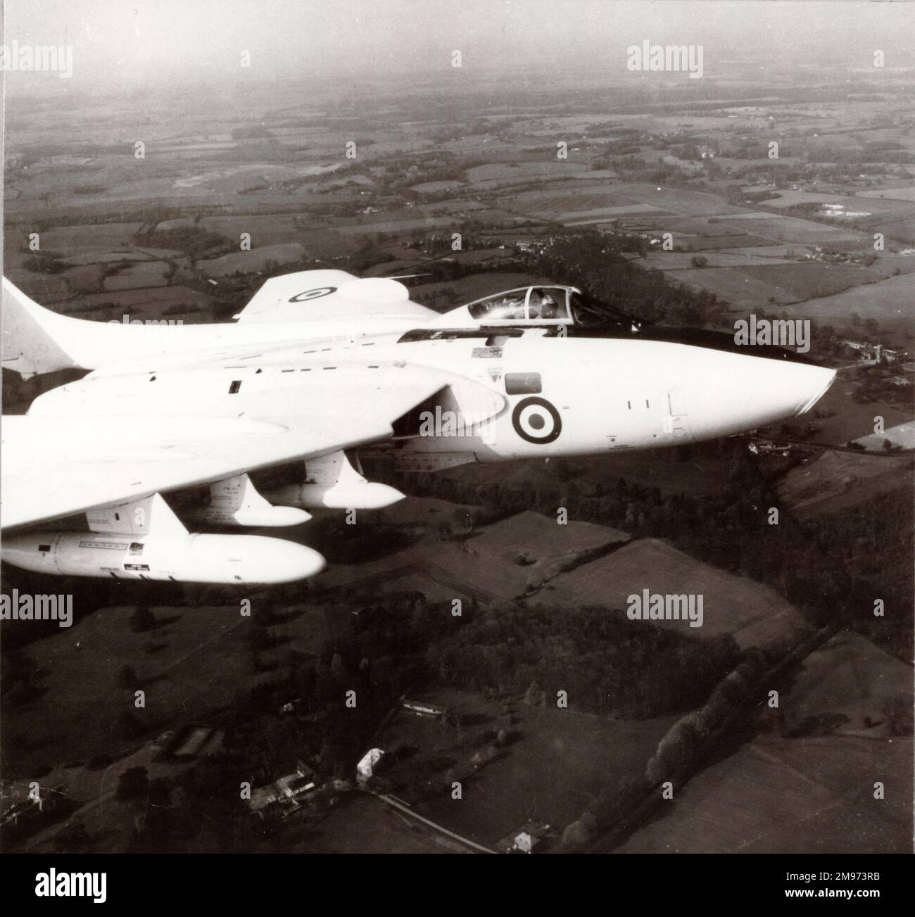 De Havilland Sea Vixen FAW1 erprobt Flugzeuge mit einer am Boden befestigten Kamera, um die Durchführbarkeit von Zielverfolgungszielen zu bewerten. Stockfoto