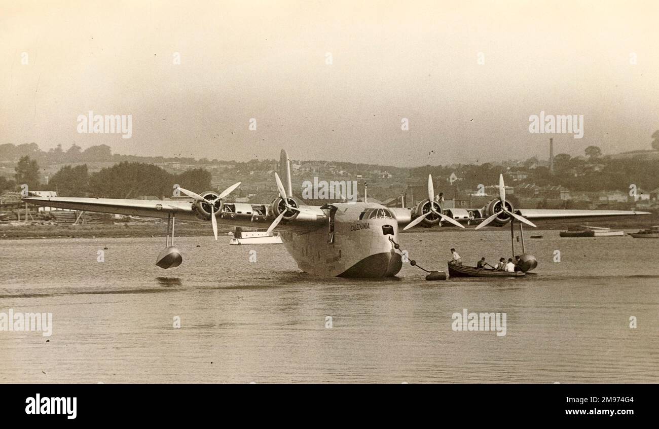 Short S23 Empire Flying Boat, G-ADHM, Kaledonien, an seiner Anlegestelle in Rochester vor seinem ersten Flug später am Tag. 11. September 1936 Stockfoto