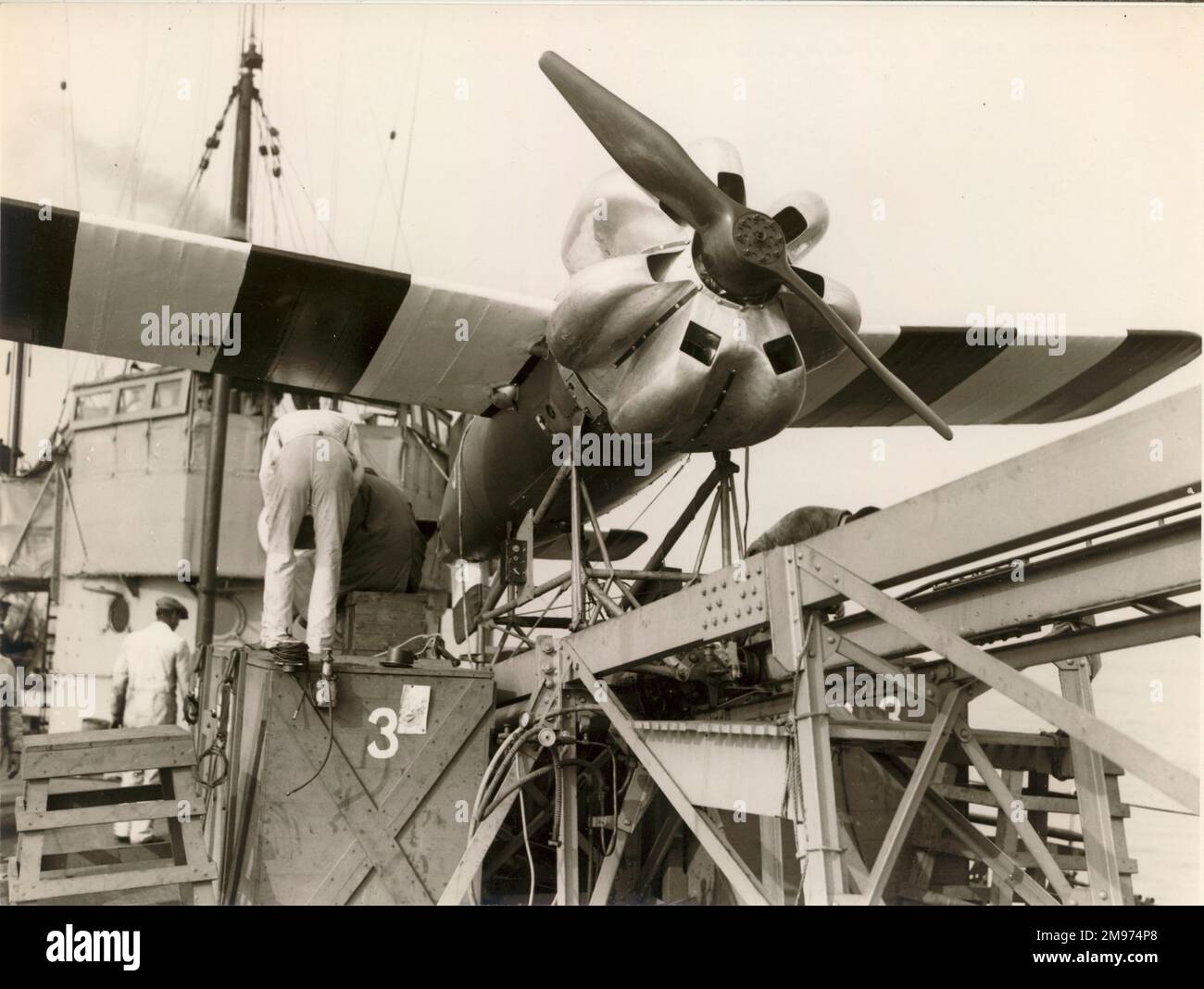 RAE Larynx Nr. 3 zu HMS Strongpoint - Oktober 1927. Stockfoto