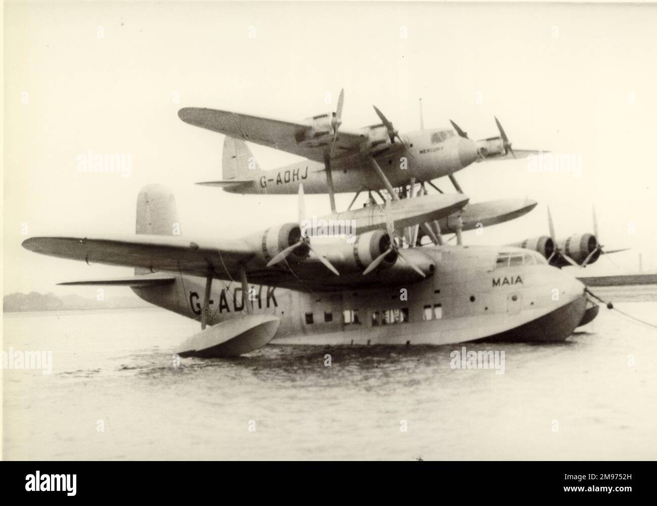 Kurzmayo-Verbundflugzeuge, S.21 Maia, G-ADHK und S.20 Mercury, G-ADHJ, Auf dem Fluss Medway in Chatham, Kent. Stockfoto