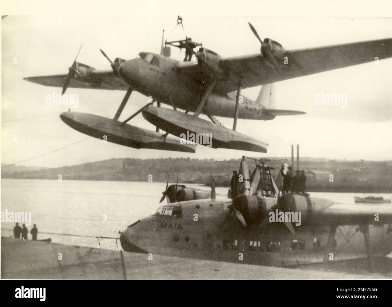 Kurzmayo-Verbundflugzeuge, S.21 Maia, G-ADHK und S.20 Mercury, G-ADHJ, Auf dem Fluss Medway in Chatham, Kent. Stockfoto