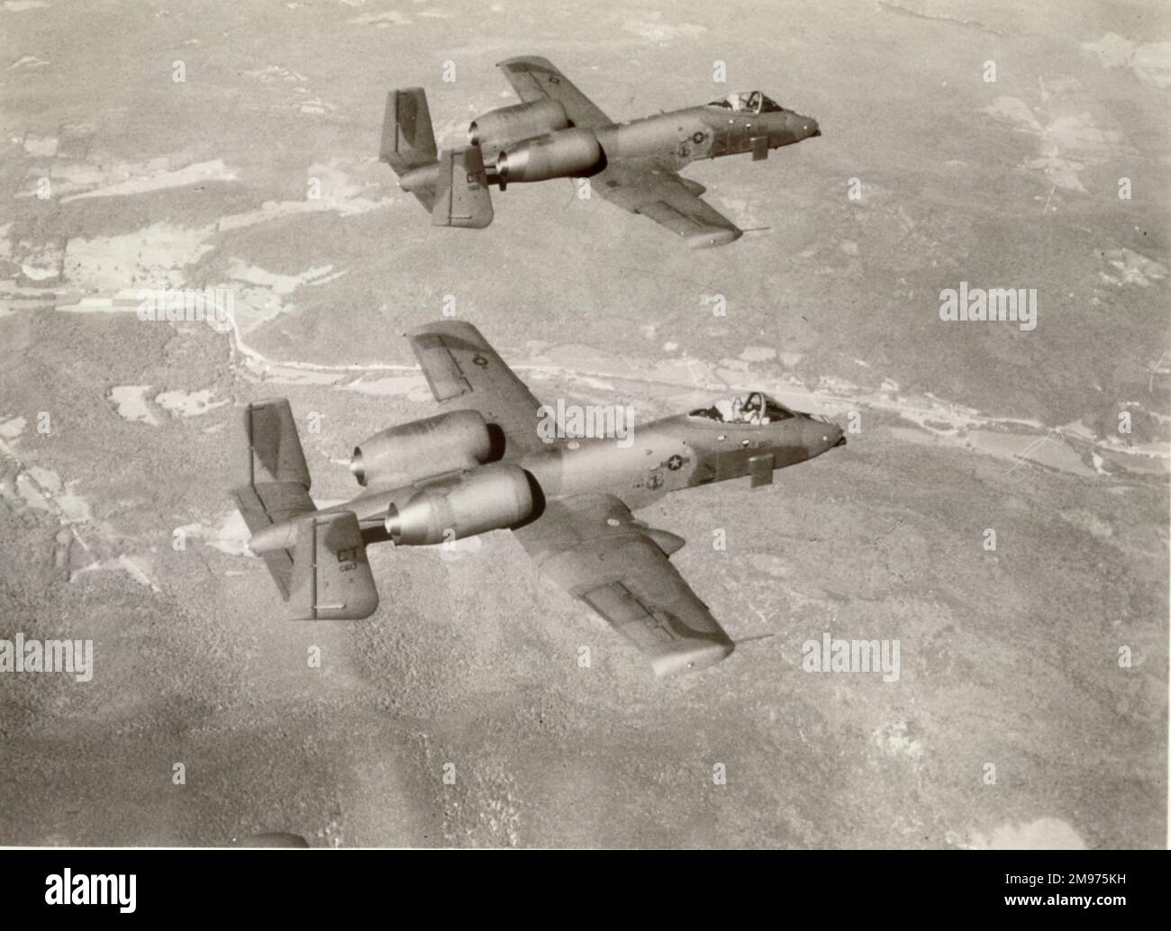 Zwei Republik A-10 Thunderbolt II schließen Luftstützflugzeug. Stockfoto