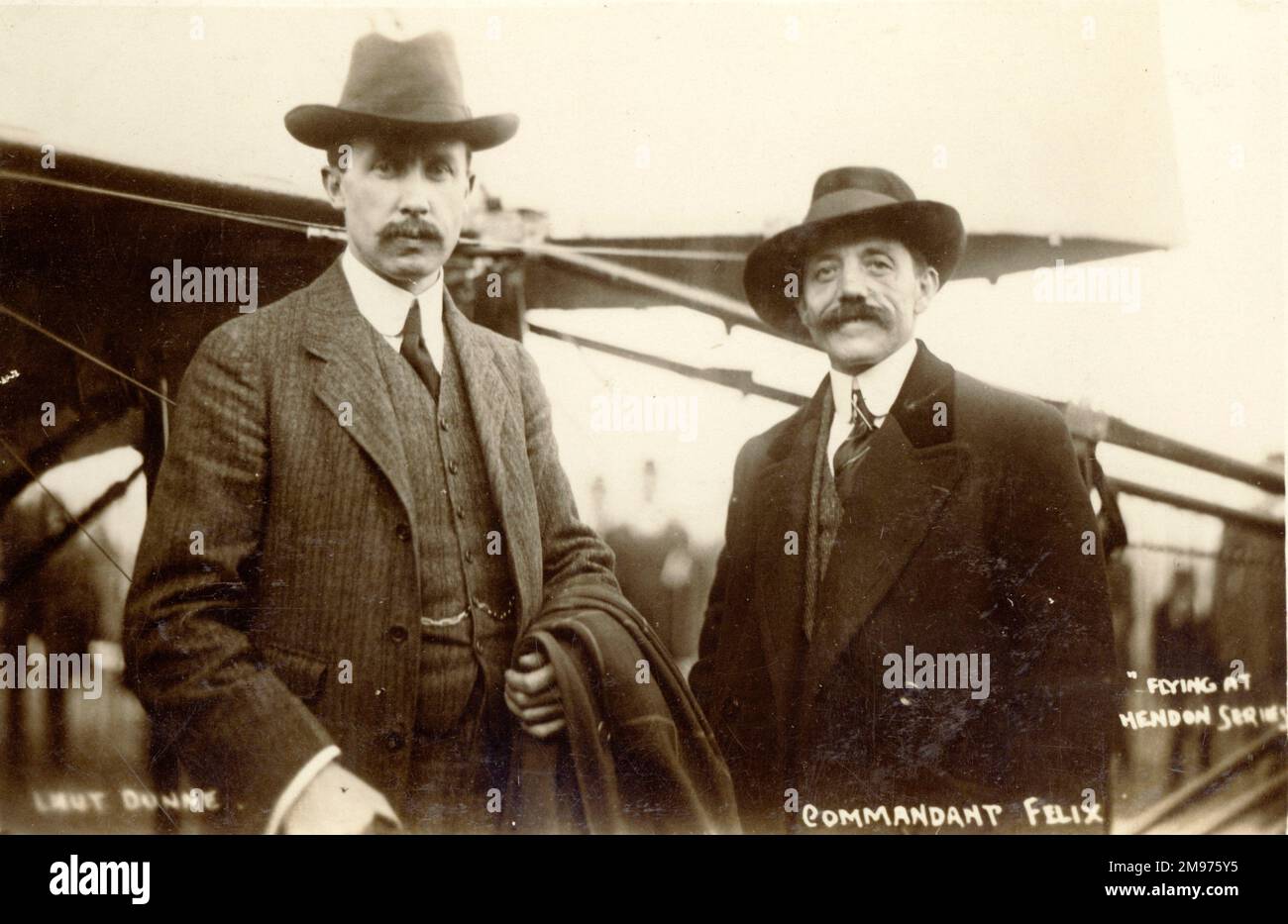 LT J.W. Dunne, links, mit Kommandant Felix. Stockfoto
