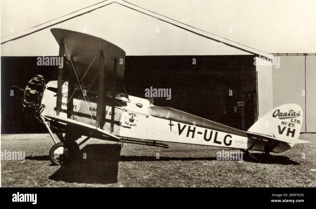 Der letzte der Qantas-erbauten DH50s in Longreach im August 1929. De Havilland DH50J, VH-ULG, Hippomenes und A DH61 eröffneten am 10. Dezember 1934 den ersten regulären Flugdienst zwischen Australien und England, der den Sektor Bribane/Darwin aufgrund eines vorübergehenden Flugverbots für DH86-Flugzeuge umfasste. Stockfoto