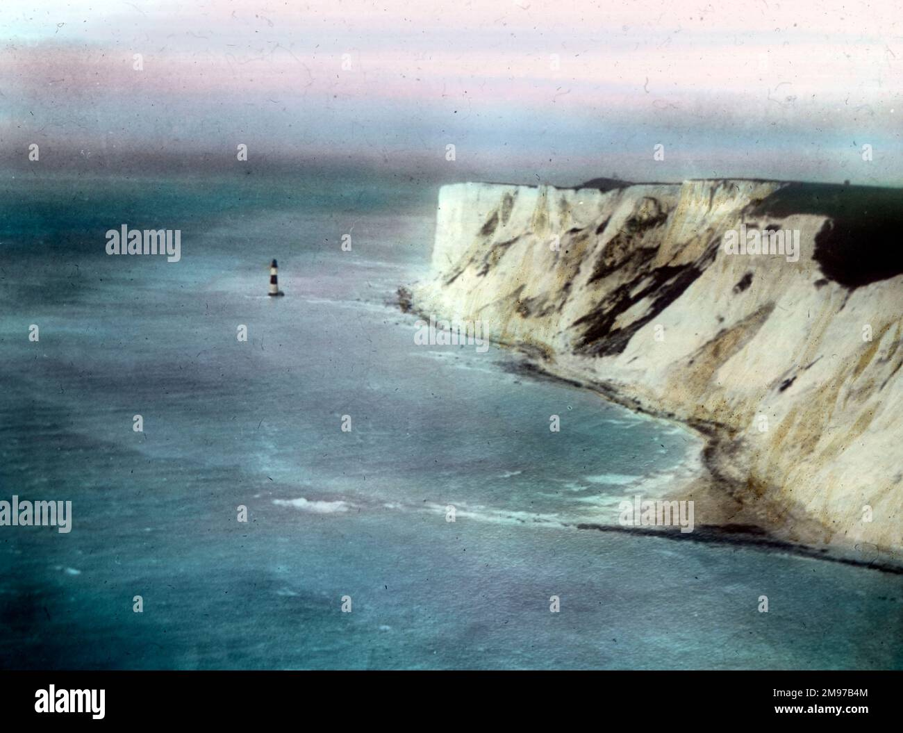 O.E. Simmonds: Beachy Head aus der Vogelperspektive (getönt). Stockfoto