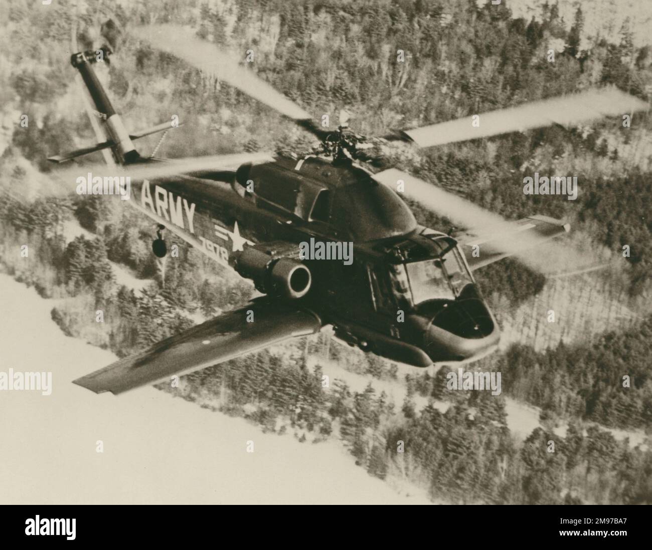 Gebaut als Kaman UH-2A Utility Helicopter für die US Navy, BuAer Nummer 147978 (msn 10), wurde mit Beechcraft Queen Air Wings und einem General Electric J85 Turbojet-Triebwerk für die Prüfung von Hubschrauberrotoren bei hoher Geschwindigkeit modifiziert. Durch Entladen des Rotors bei höheren Drehzahlen und Verwendung eines Turbostrahls, um Druck anstelle des Hauptrotors zu erzeugen. Stockfoto