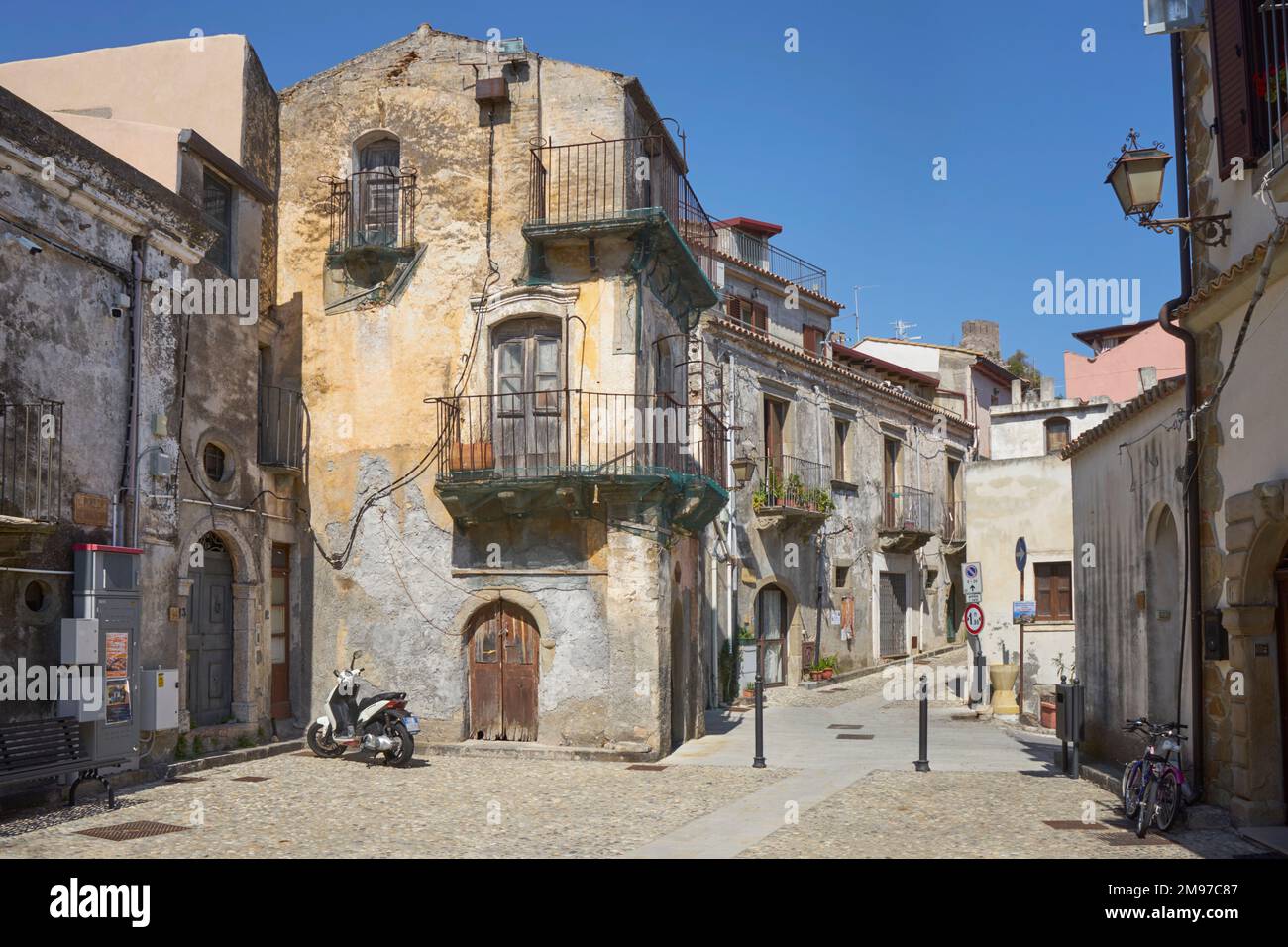 Street Scene, Forza d'Agro, Provinz Messina, Sizilien Stockfoto