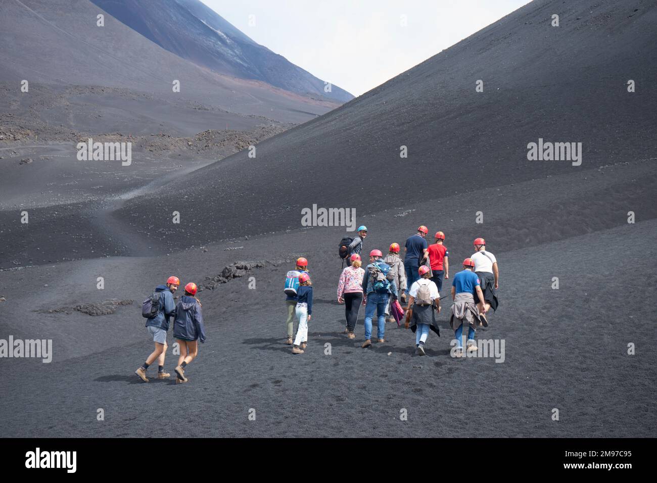 Geführte Wandergruppe auf dem Ätna, Vulkan, Sizilien Stockfoto