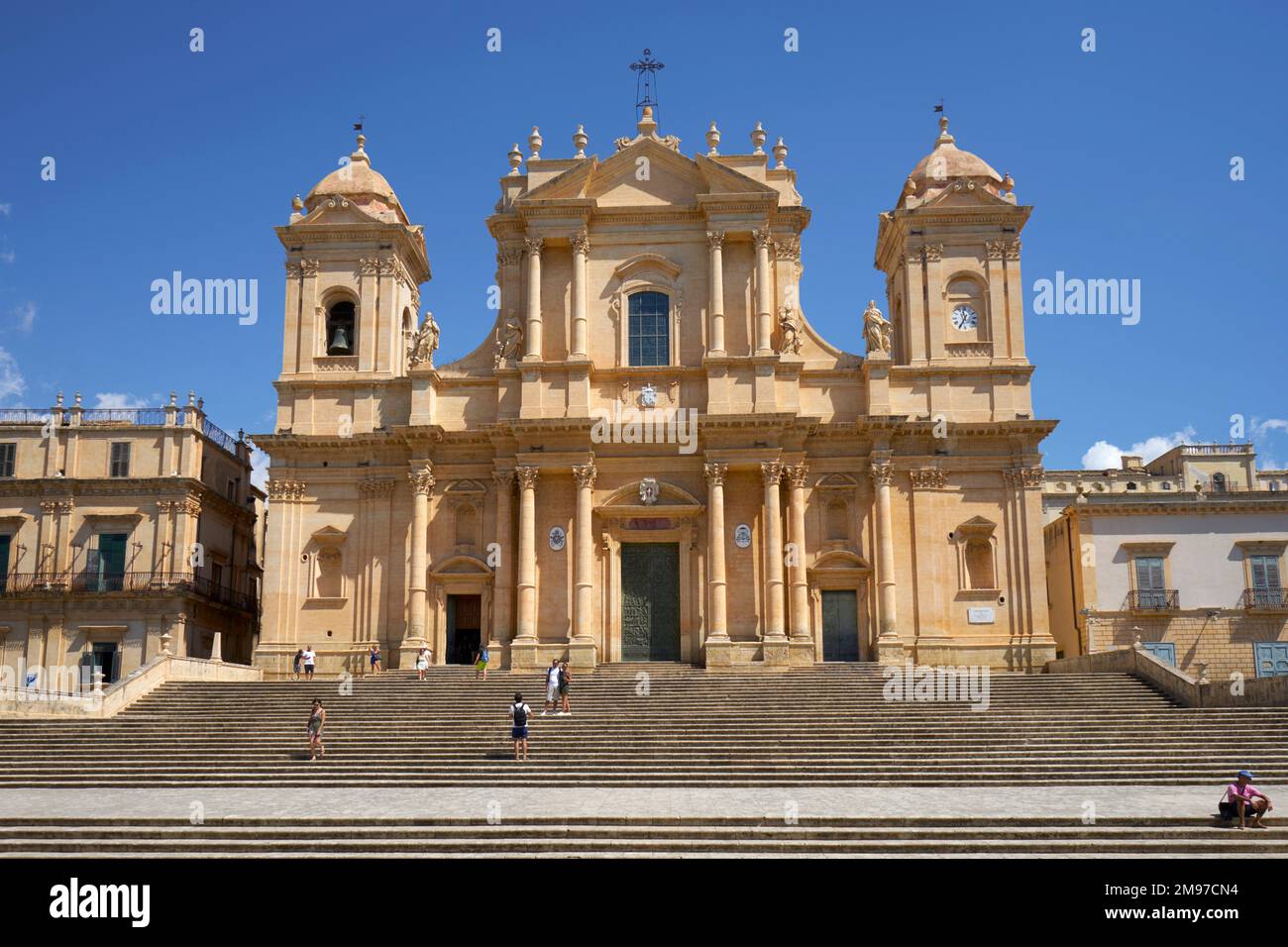 Kathedrale von San Nicolo, Noto, Sizilien: Vorderansicht mit Stufen Stockfoto