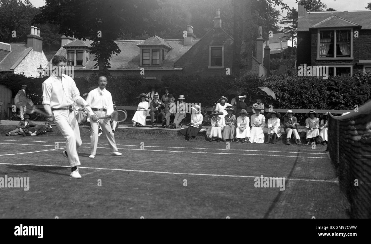 Edwardianisches Tennisspiel - Männer-Doppel Stockfoto