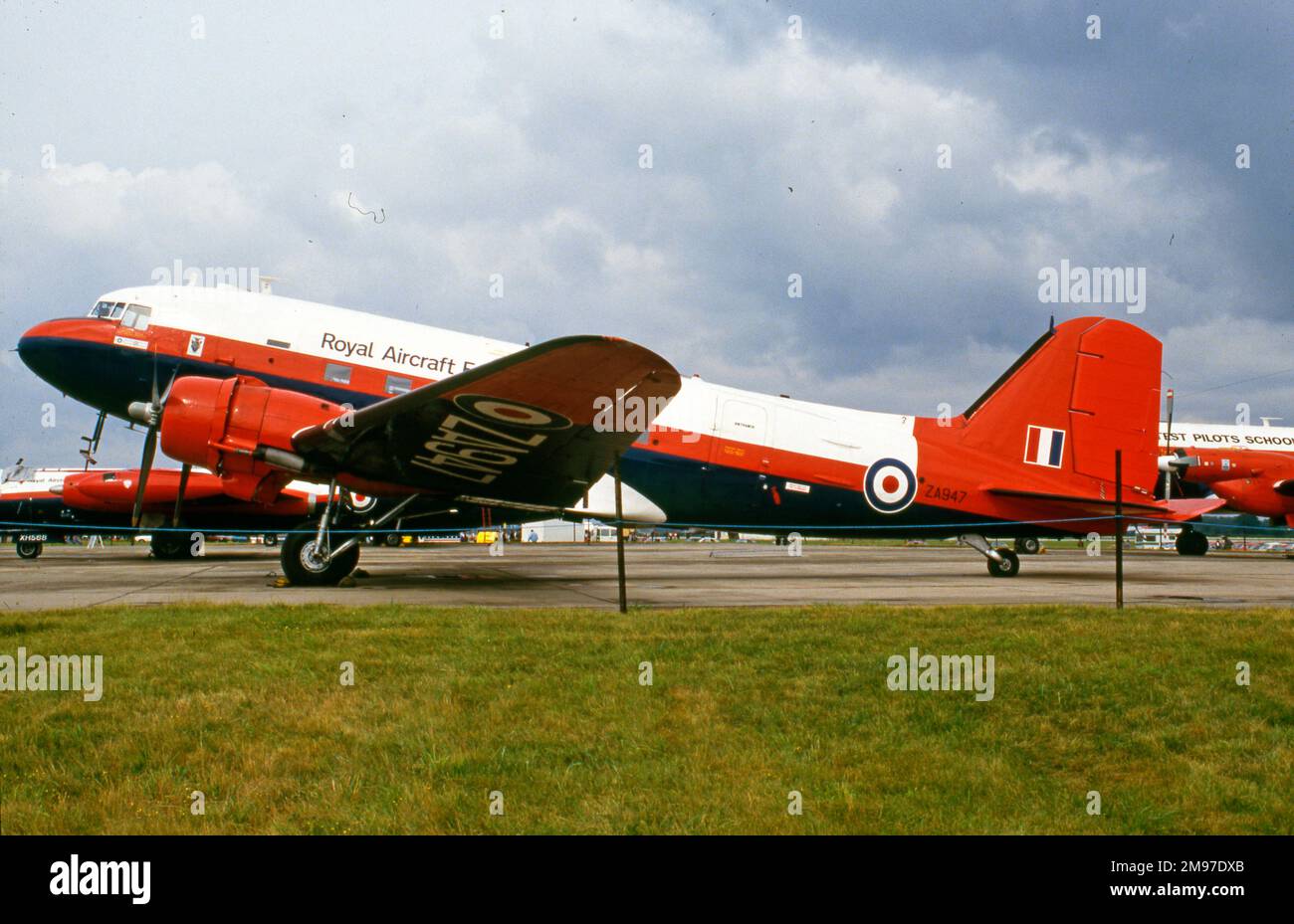 Douglas Dakota IV ZA947 des Royal Aircraft Establishment (jetzt BBMF) im Jahr 1990 Stockfoto