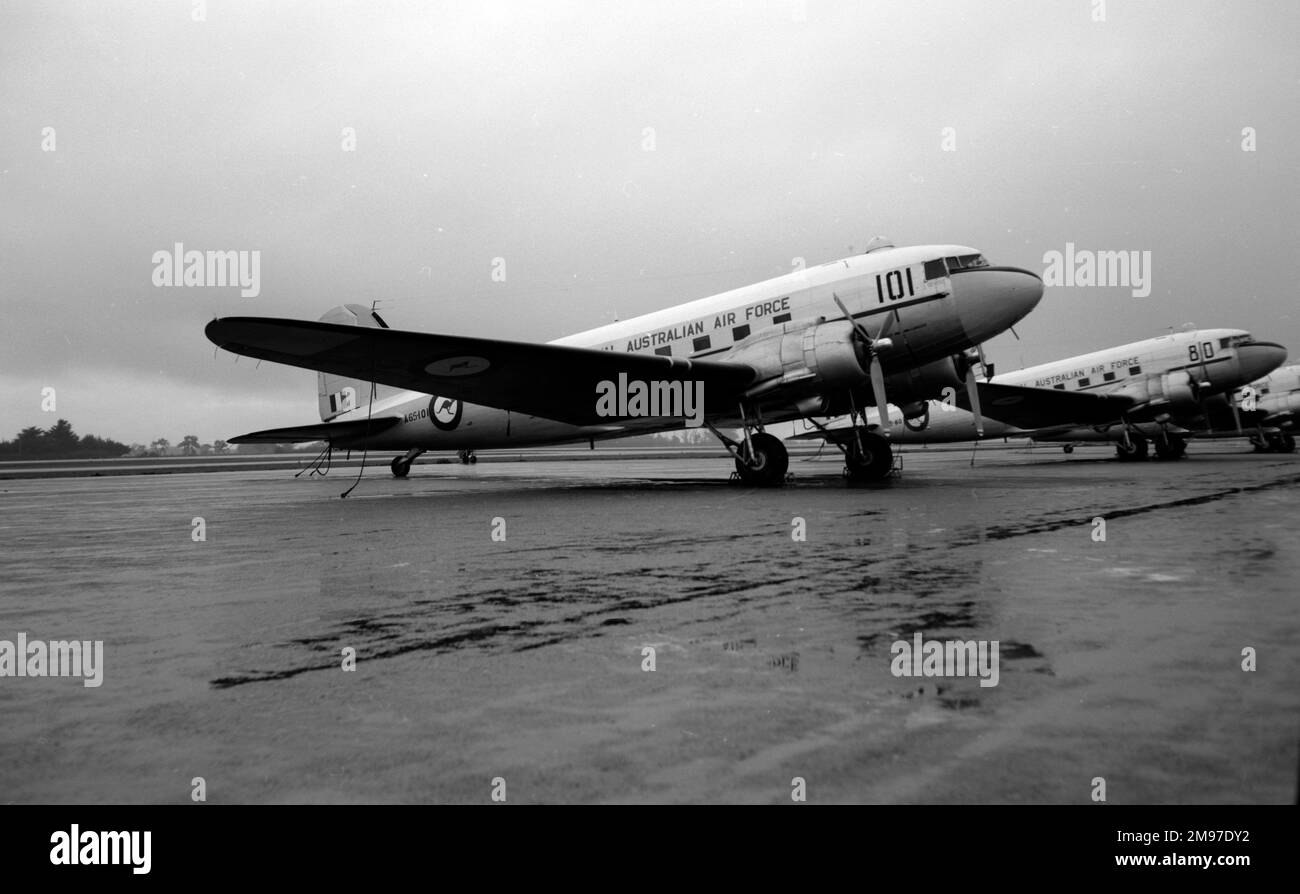 Douglas Dakota A65-101 der Royal Australian Air Force bei East Sale, Victoria am 12. Juni 1965 Stockfoto