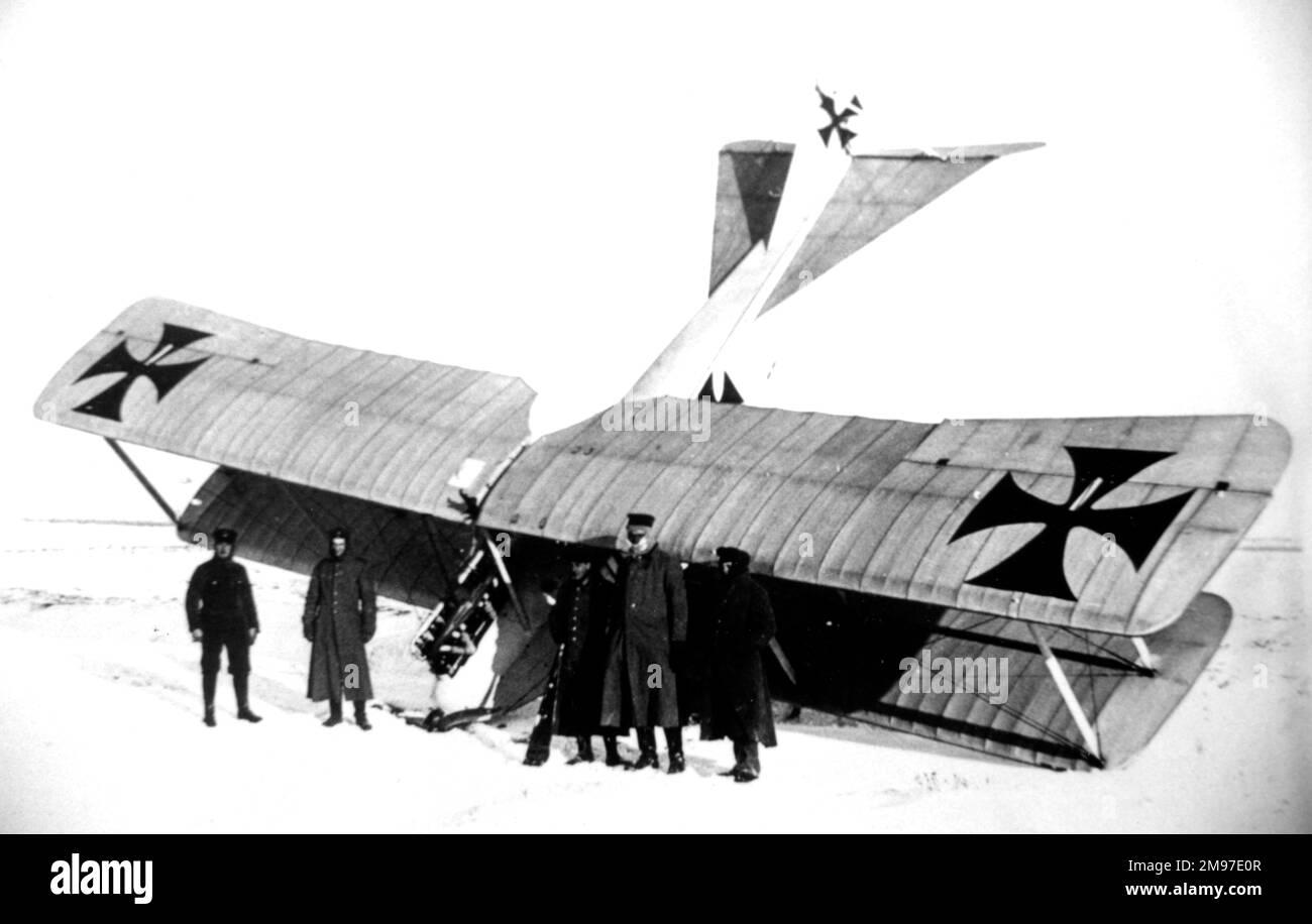 Albatros Ci Zweisitzer Mehrzweck deutsche Doppeldecker, Nasenbein im Schnee im Subat an der Ostfront, Januar 1916. Stockfoto