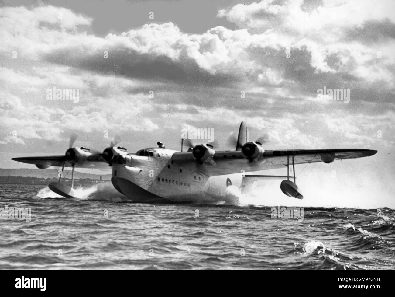 Short S25 Sunderland III – in der Lackierung in Weiß und Hellgrau aus späteren Kriegszeiten zu sehen. Stockfoto